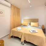 Apartment Blue & White Velvet 20m From The *
