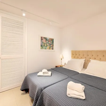 Blue & White Velvet 20m From The Апартаменты Danilia