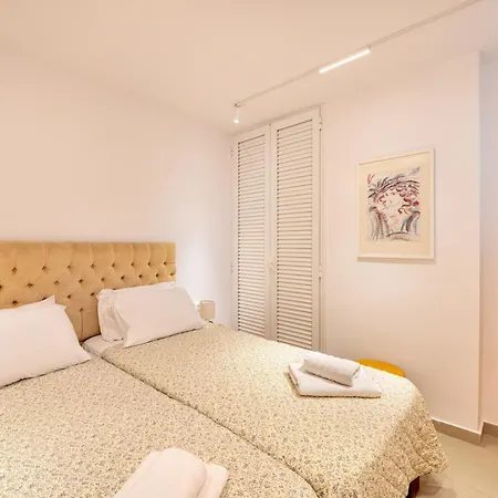 Апартаменты Blue & White Velvet 20m From The