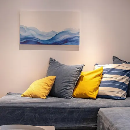 Апартаменты Blue & White Velvet 20m From The Danilia