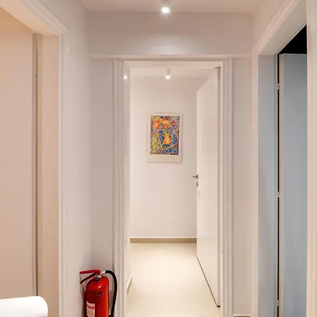 Апартаменты Blue & White Velvet 20m From The