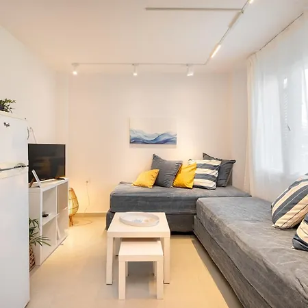 Апартаменты Blue & White Velvet 20m From The Danilia