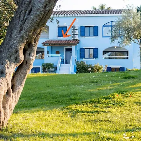 Apartment Blue & White Velvet 20m From The Danilia