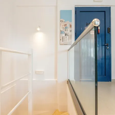 Апартаменты Blue & White Velvet 20m From The *